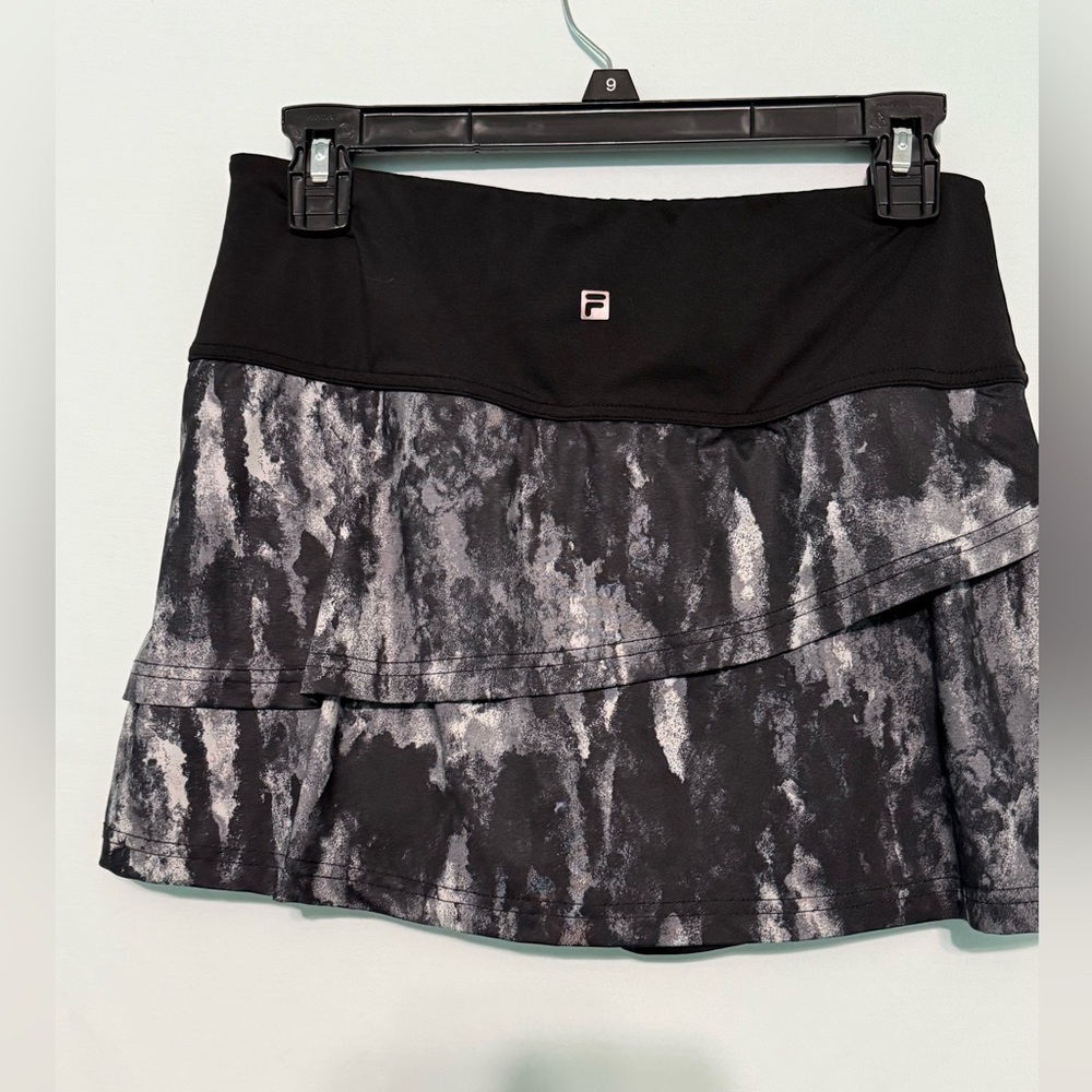Fila Women's Essentials Tiered Ruffle Tennis Skort in a black and grey print - Picture 4 of 4
